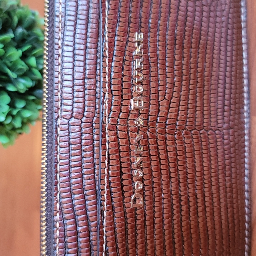 DOONEY & BOURKE Gingy Embossed Leather Crossbody Bag - Picture 10 of 12